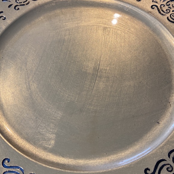 Beautiful Set of 8 Vintage Champagne Gold 13” Gilded Charger Plates. - Picture 10 of 11